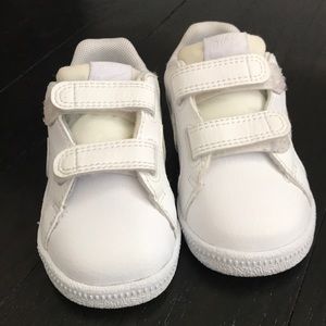 Nike toddler sneakers